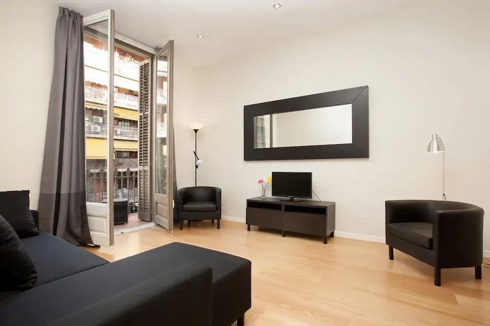 Spacious and Modern Apartment - photo 12