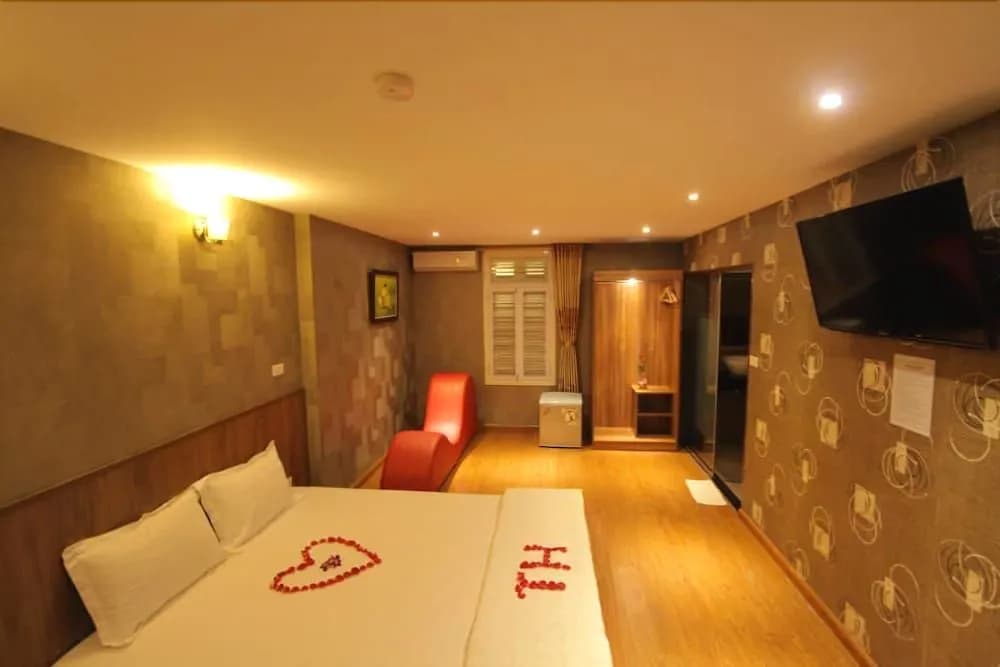 TH Hotel - photo 18