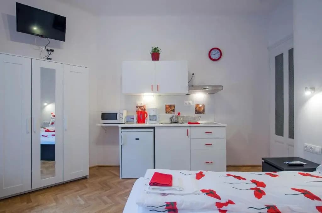 PARKING, AC, WIFI FLAT NEXT TO ANDRASSY Ave - main photo