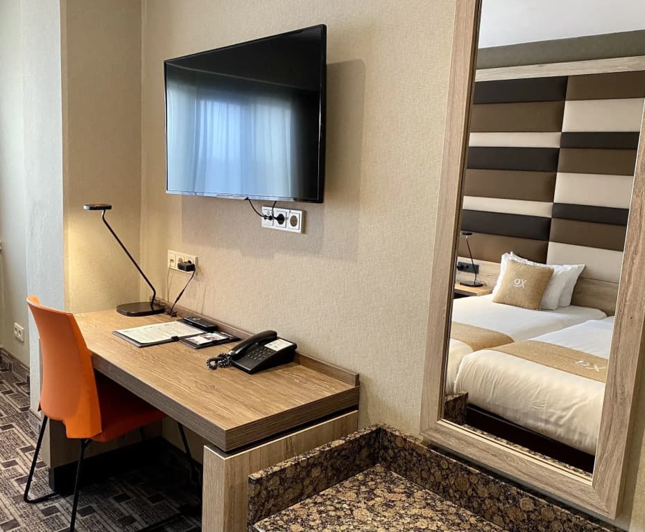 XO Hotels Blue Tower - photo 10