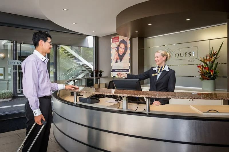 Quality Suites Beaumont Kew - photo 8