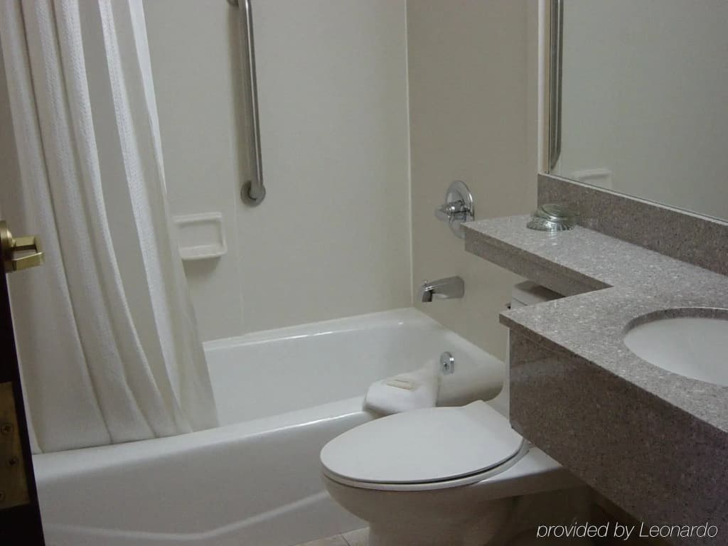 Holiday Inn Express Kennedy Airport - photo 10