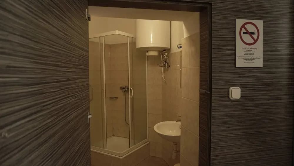 Green Garden Hostel - photo 10