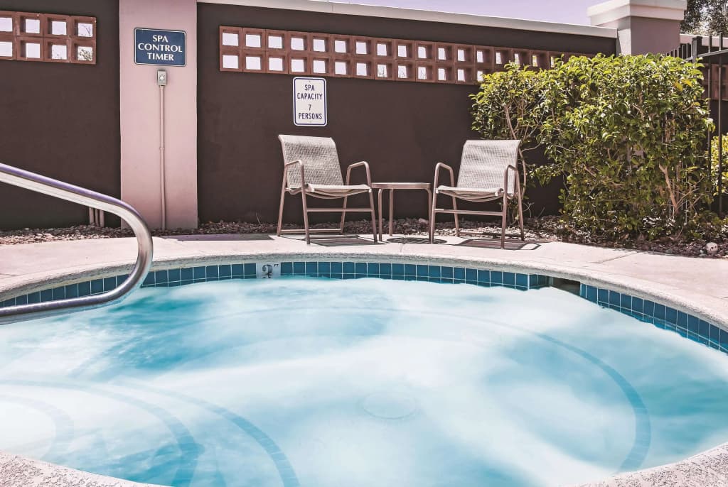 La Quinta Inn & Suites by Wyndham Las Vegas Summerlin Tech - photo 15