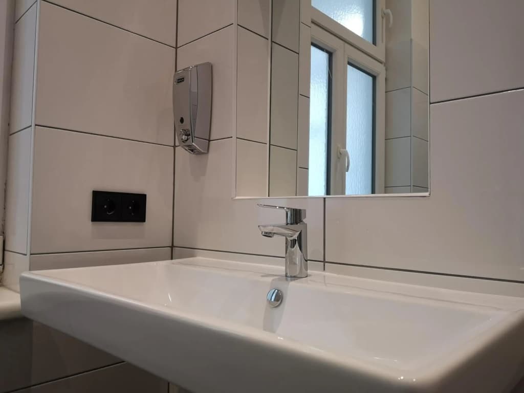 Apartment, modern und neu renoviert - photo 7