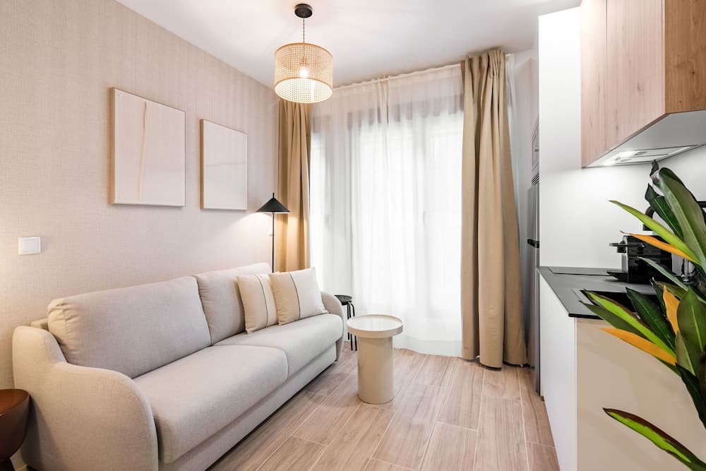 The Madrid Studios by Charming - photo 20