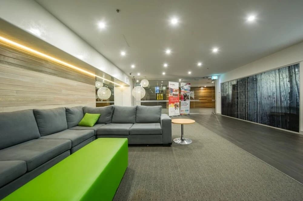 Holistay at Melbourne Central Apartment - photo 7