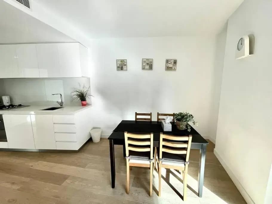 1 Bedroom Modern Apartment Near Crown and CBD - photo 17