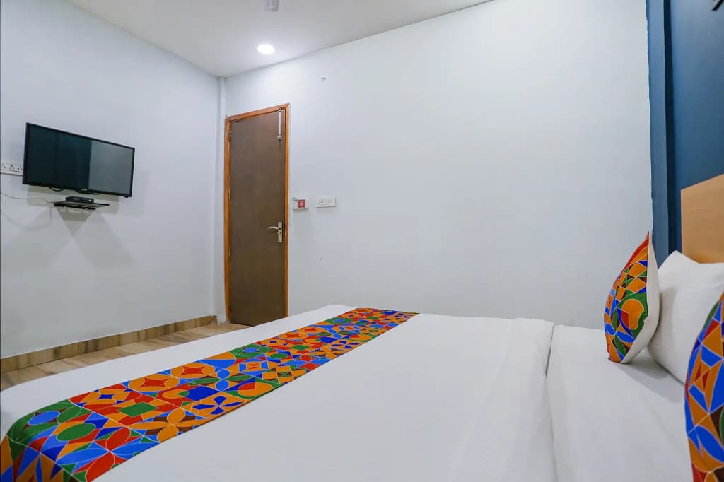 Hotel Silver Saffron Peeragarhi - photo 5