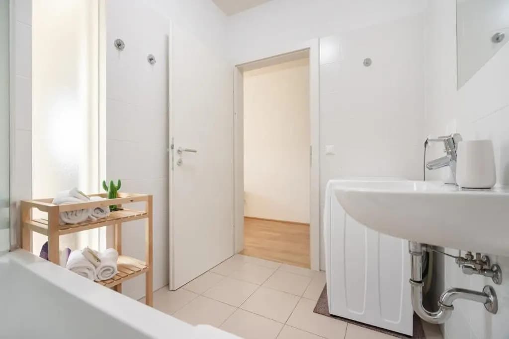 Helles, neues DG Apartment mit Blick zum Donauturm - photo 5