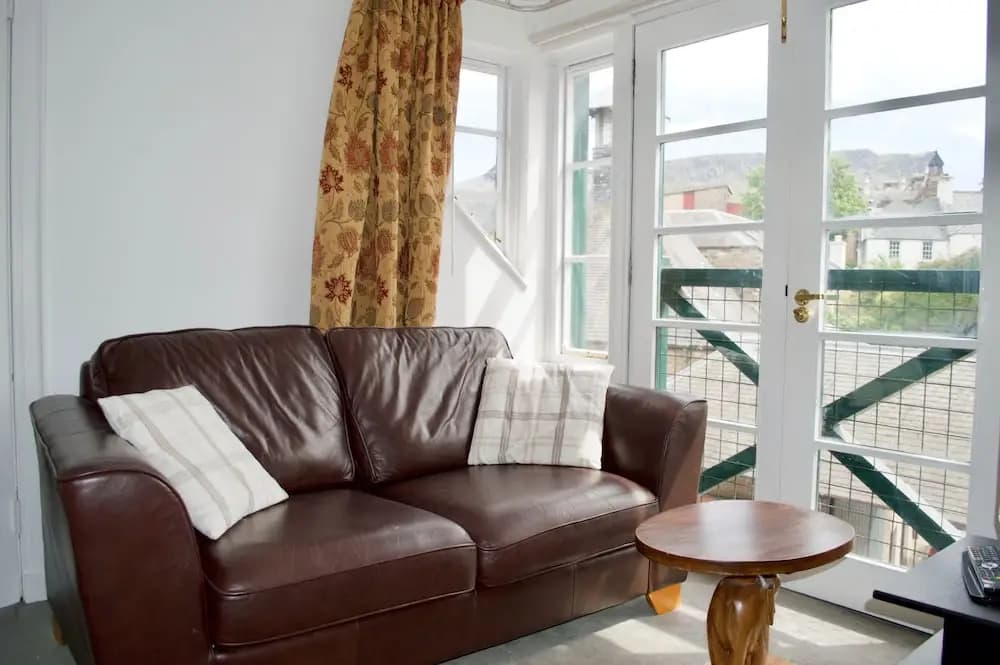 Central 2 Bedroom Flat With Great Views - photo 6
