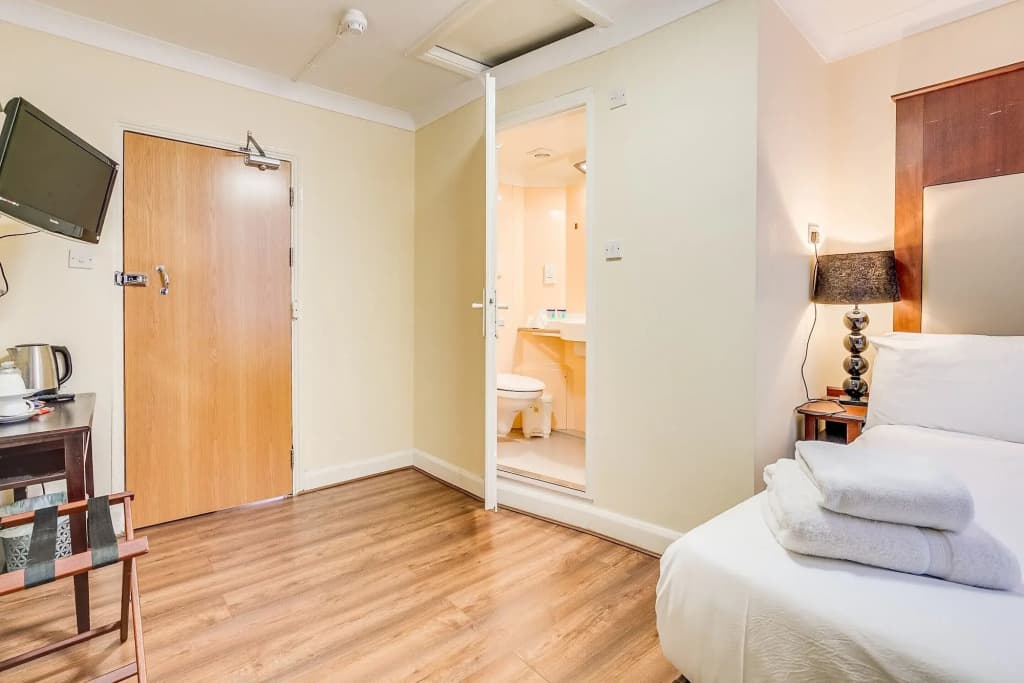 Astoria Hotel - photo 4