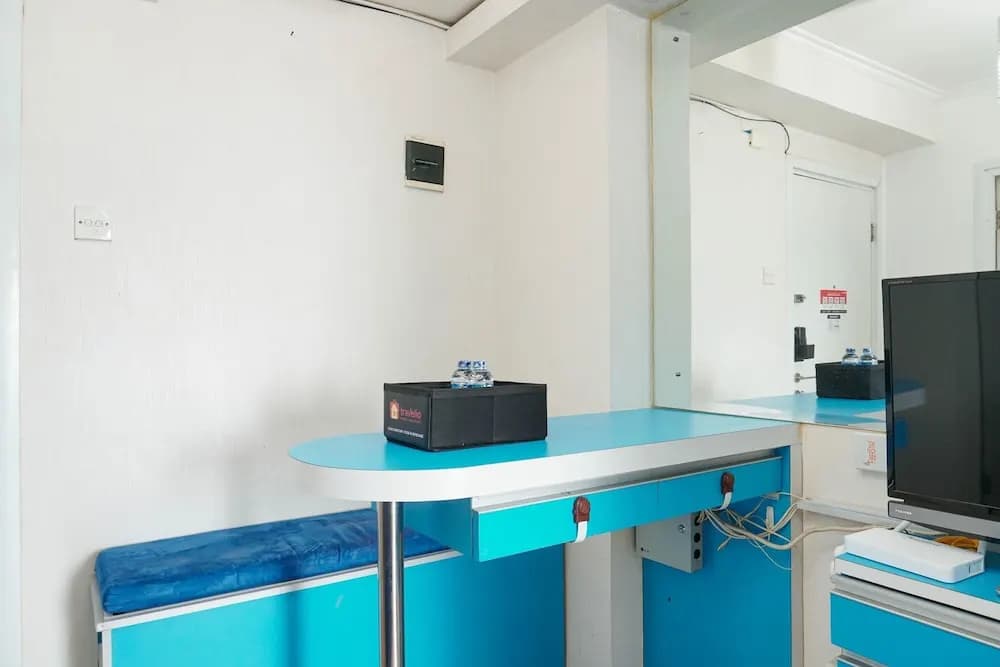 Gorgeous 2BR Green Pramuka Apartment - photo 3