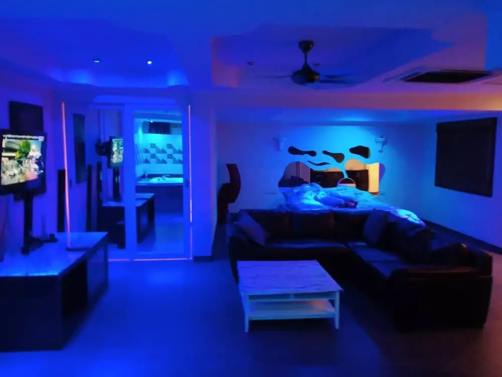 75 sqm Studio Type Jacuzzi Apartment 101a - photo 4