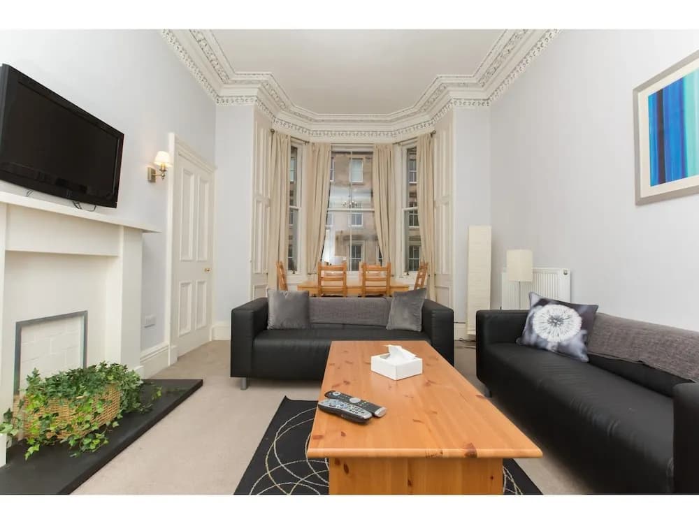 Spacious, Bright 5-br Flat for 10 in Edinburgh - photo 2
