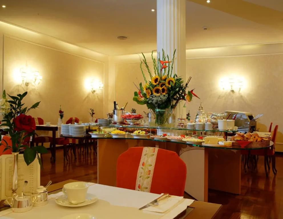 Hotel De La Ville - photo 24