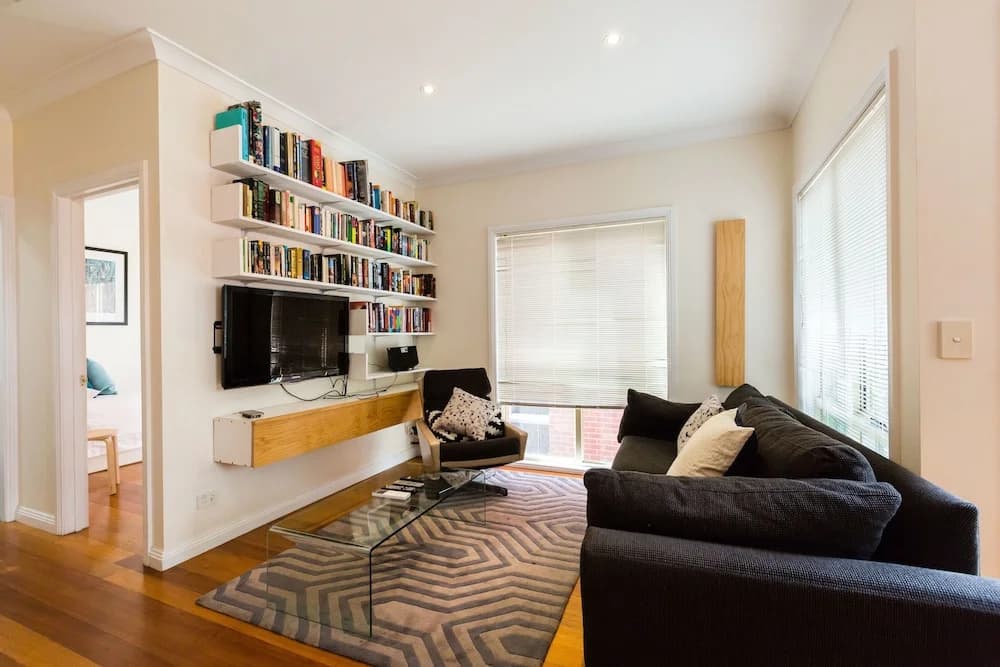 KIM, 2BDR West Melbourne Apartment - photo 2