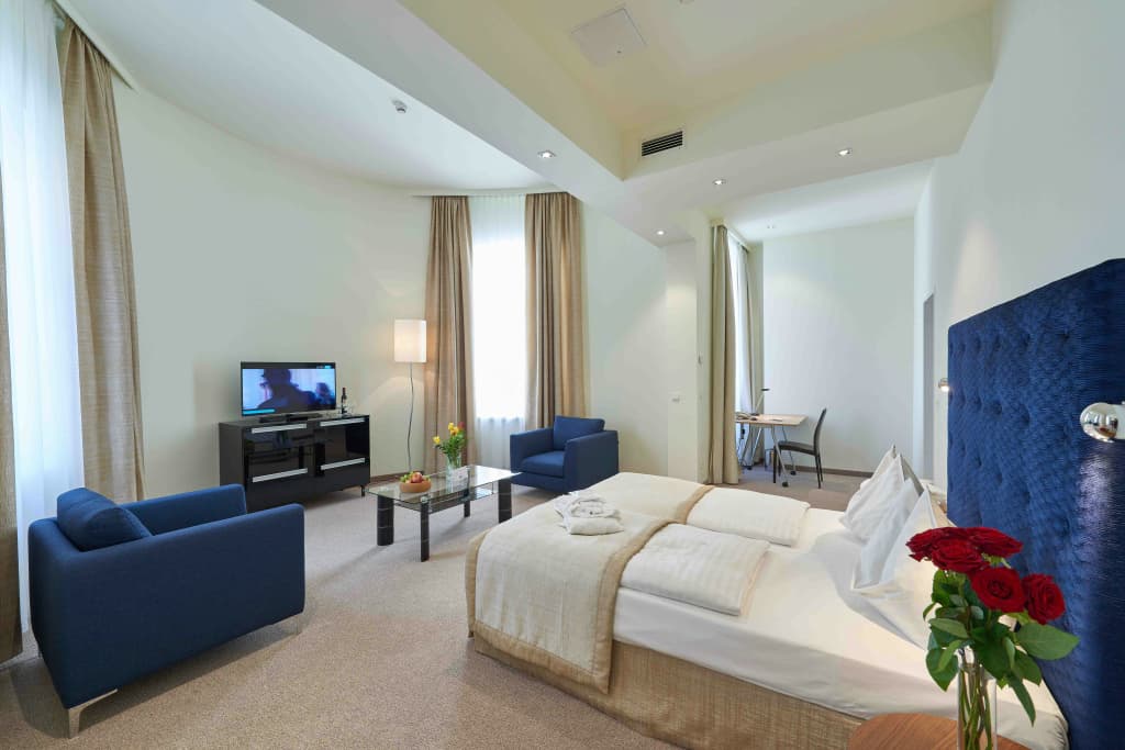 HiLight Suites Hotel - photo 1