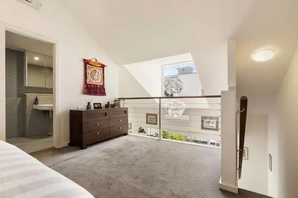 Poolside Apartment Opposite Redfern Park - photo 4