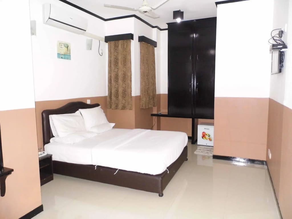 Ashaz Inn - photo 3