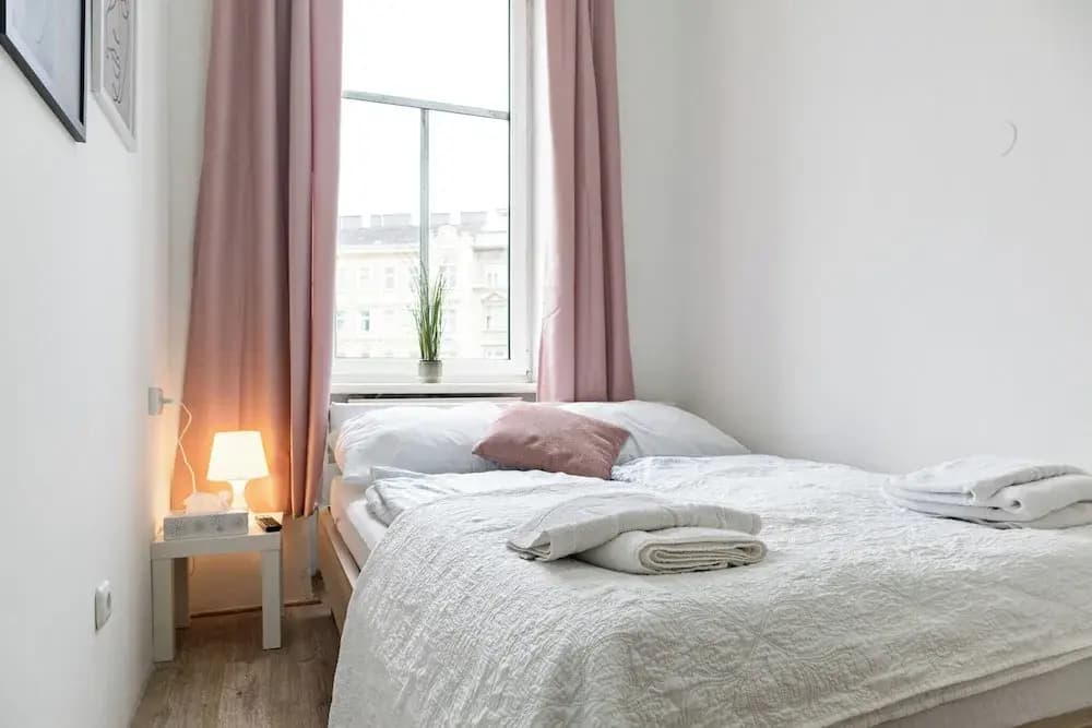 Cozy Room Shared Apt Millennium Tower - photo 29