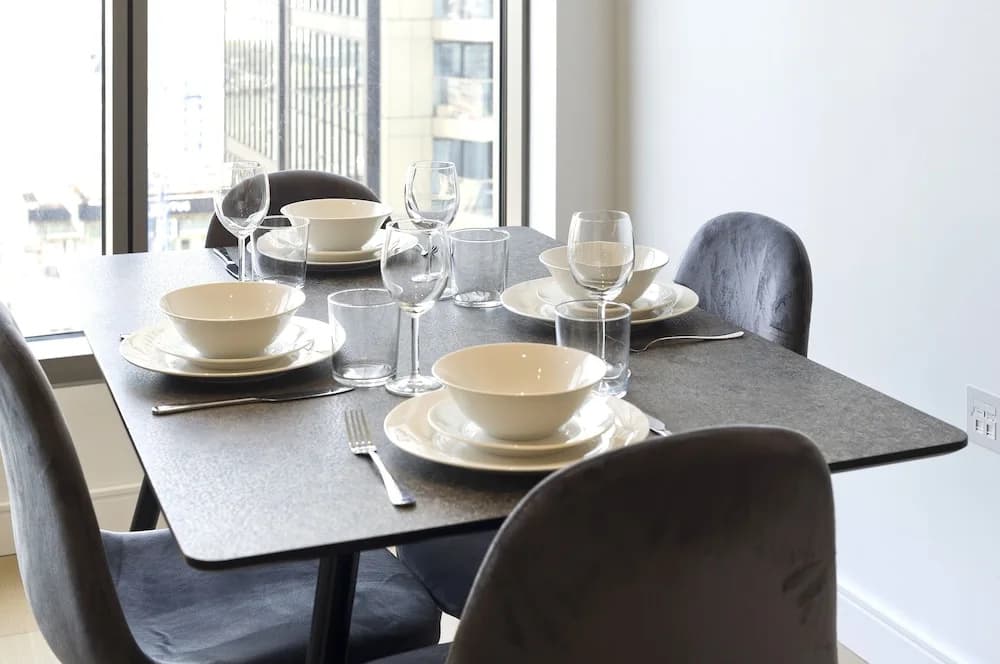Luxury Waterfront Studio in Canary Wharf by Underthedoormat - photo 14