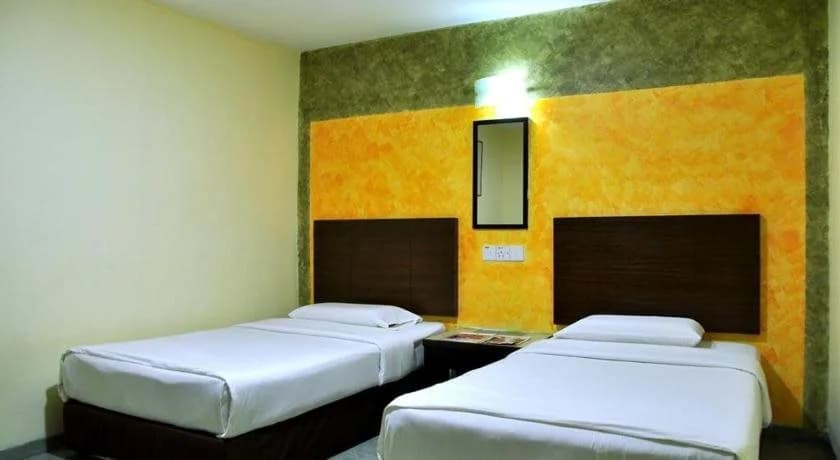 Golden Bay Hotel - photo 9