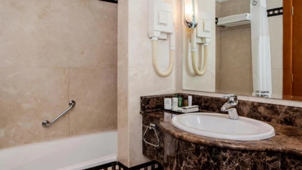 Corniche Hotel Sharjah - photo 11