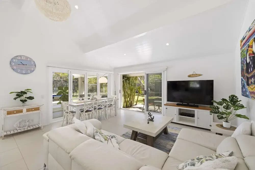 Spacious 4-bed Home Near Avalon Beach - photo 9