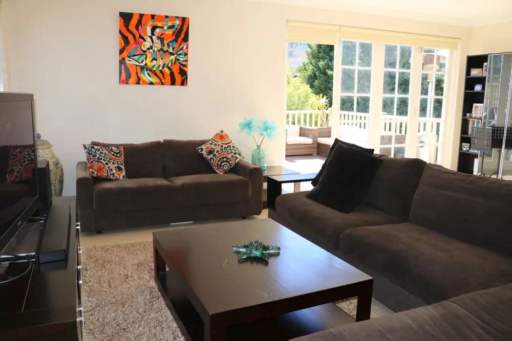 Spacious 4 Bedroom Seaside Gem - photo 2
