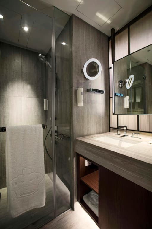 The Emperor Hotel - photo 38