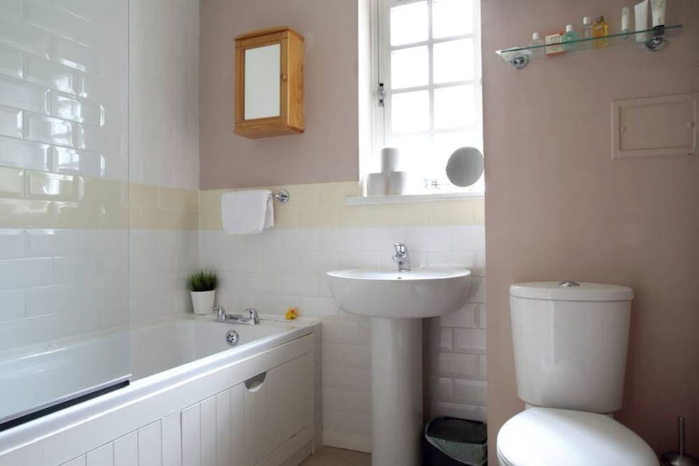 1 Bedroom Apartment By The Meadows - photo 6