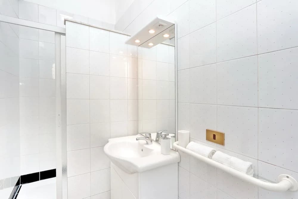 Chic Modern Apartment - photo 8
