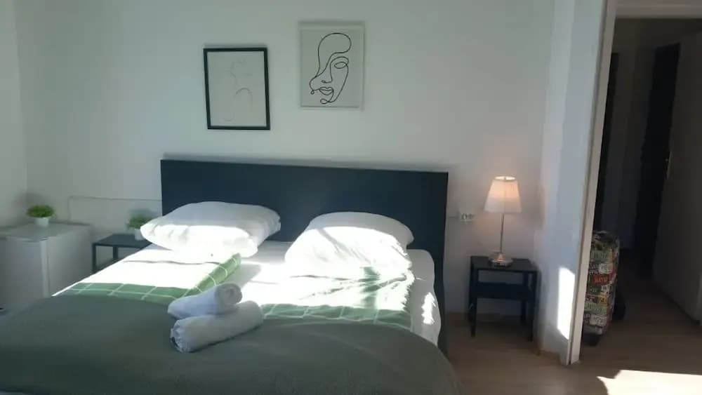 Cozy Room Shared Apt Millennium Tower - photo 25