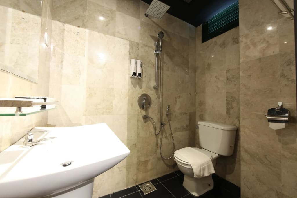 The Hulo Hotel Gallery - photo 8