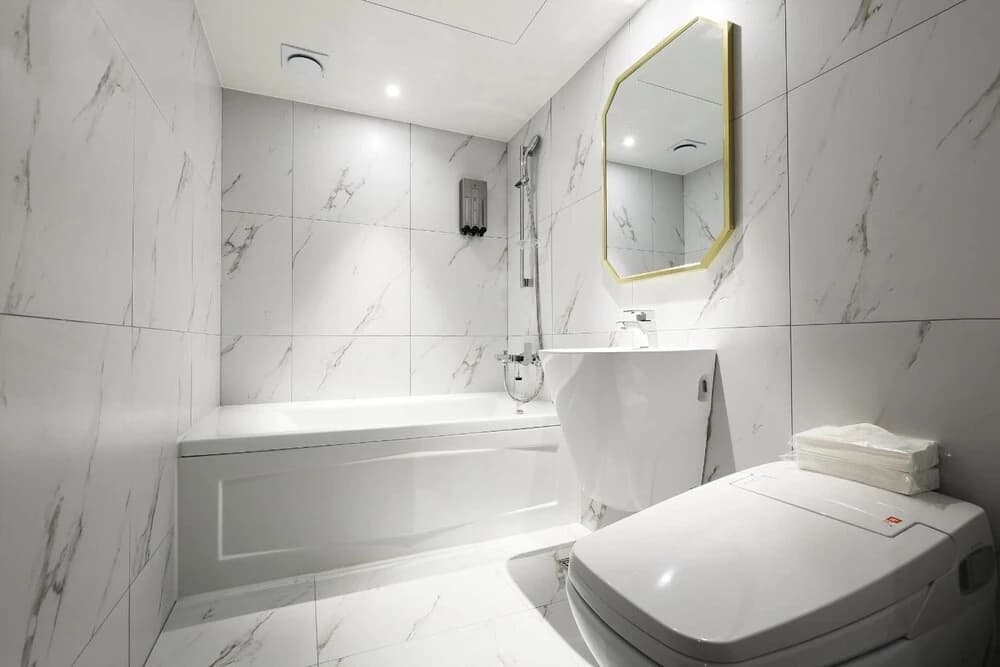 The Gray Hotel - photo 10