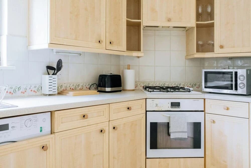 Snug & Serene 2BD Flat - Roseburn - photo 11