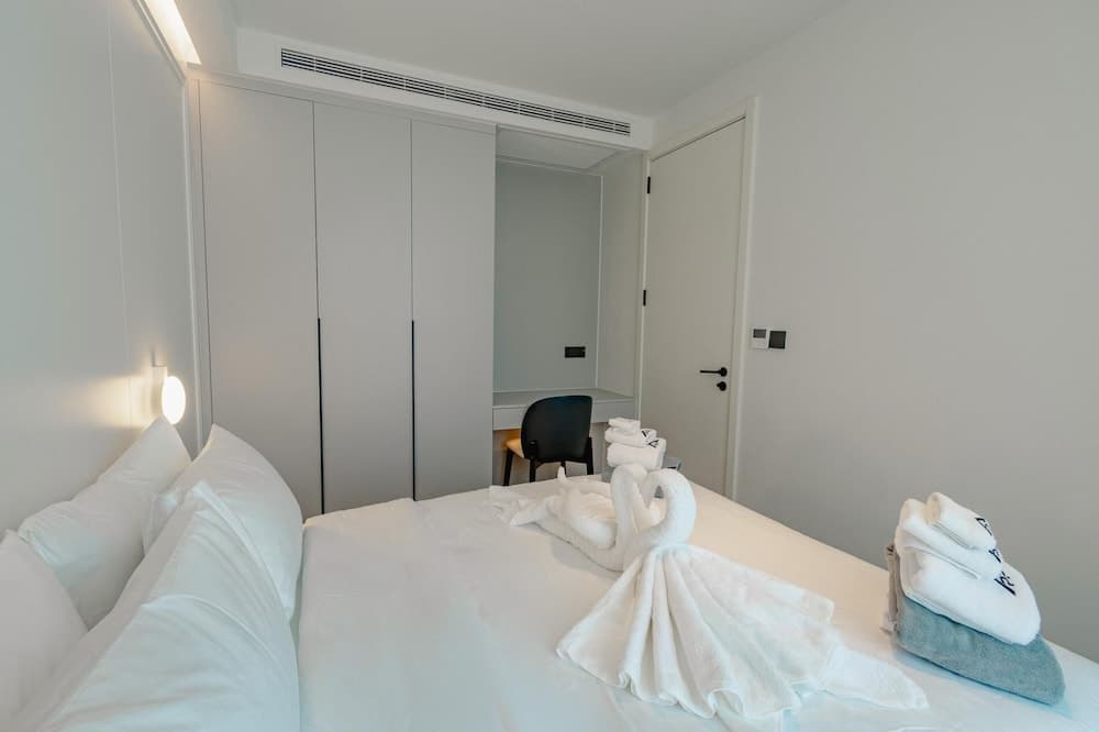 Unit 2303 Beachfront Pool-facing + Sea View - photo 18