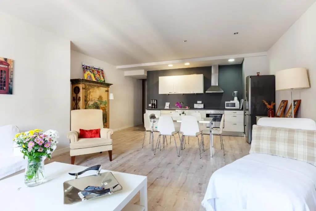 LetsGo Diagonal Avenue Apartment - photo 10