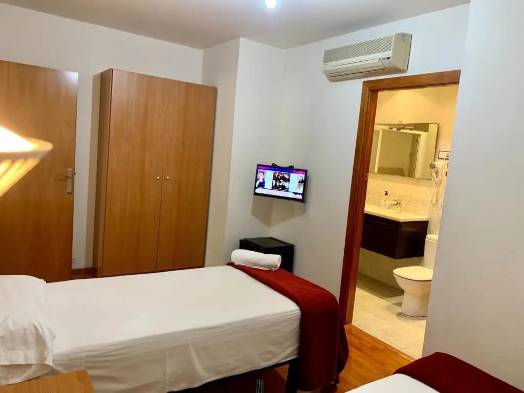 Hostal Madrazo - photo 4