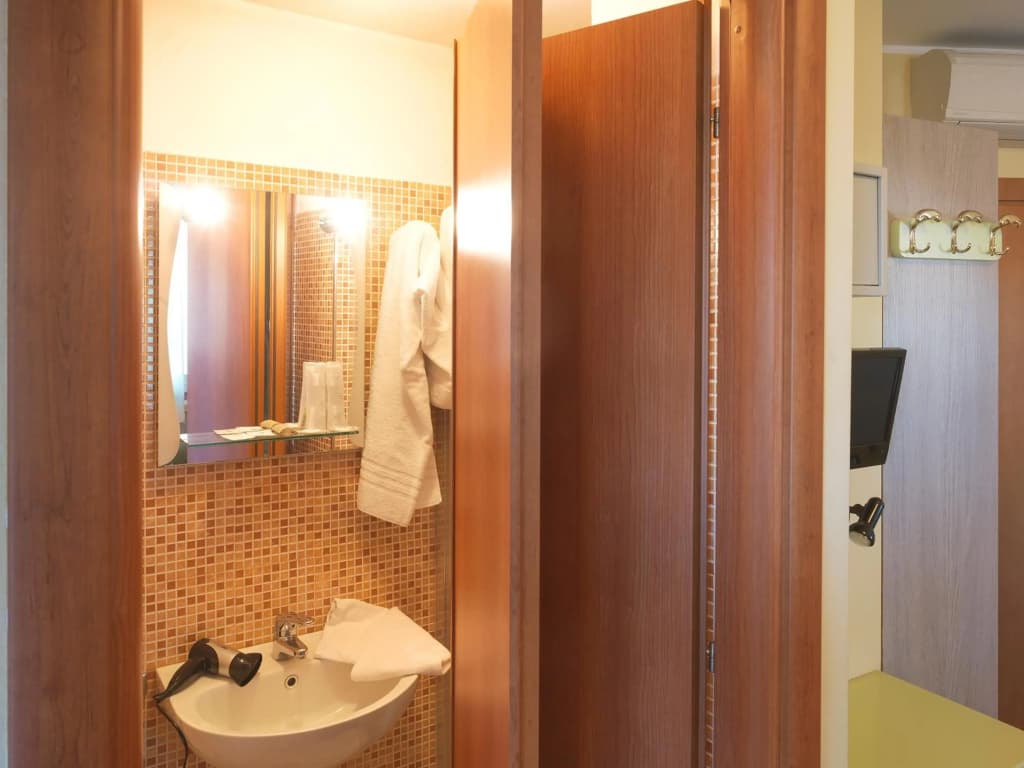 Hotel Arco Romana - photo 17