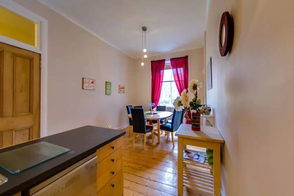 JOIVY Fabulous Ground-floor 3-bedroom Near Old Town - photo 15