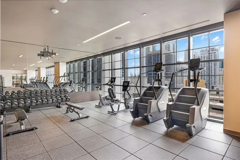 Downtown 1BR Apt with Skyline Views - photo 12