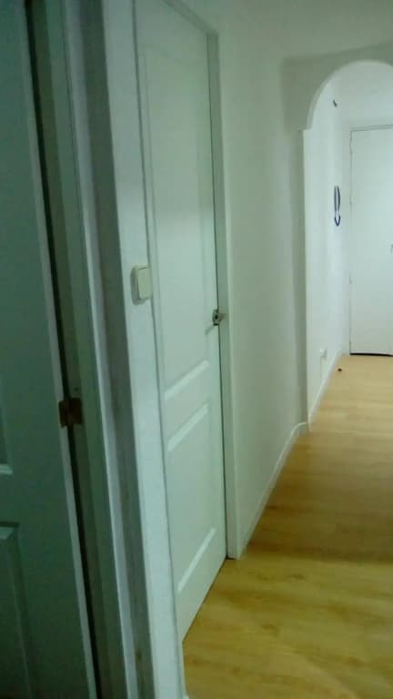 Apartamento en Legazpi de 3 dormitorios pequeños - photo 1