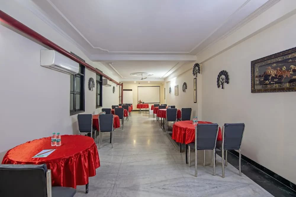 Hotel Mahajan International - photo 15