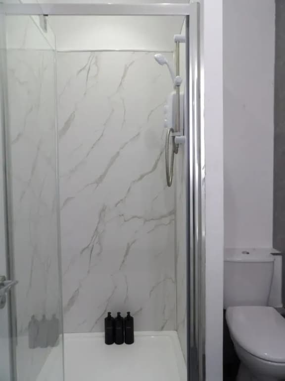 2bed Apt Sleeps 4-near Meadows Park, Parking, Wifi - photo 9