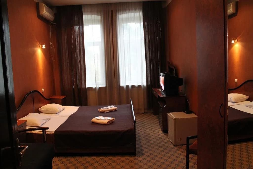 BY Universal Hotel - photo 6