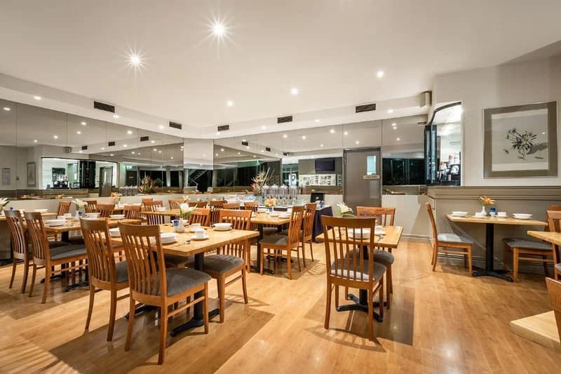 Quality Suites Beaumont Kew - photo 11
