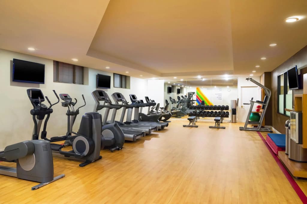 Sheraton JFK Airport - photo 12