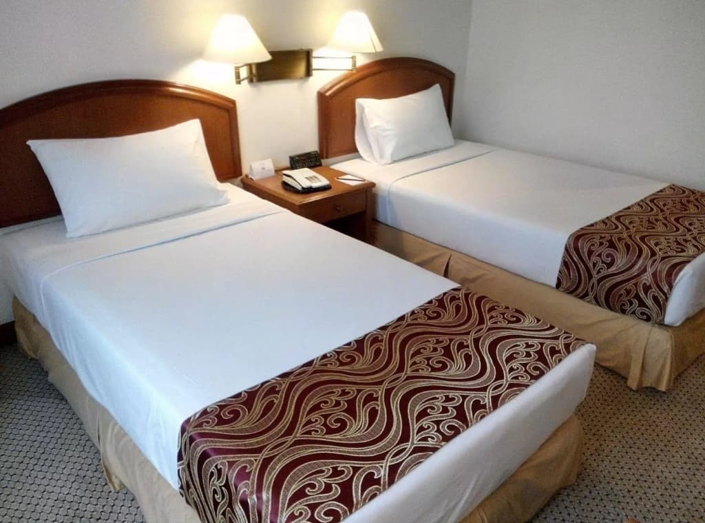 Mandarin Court Hotel - photo 4